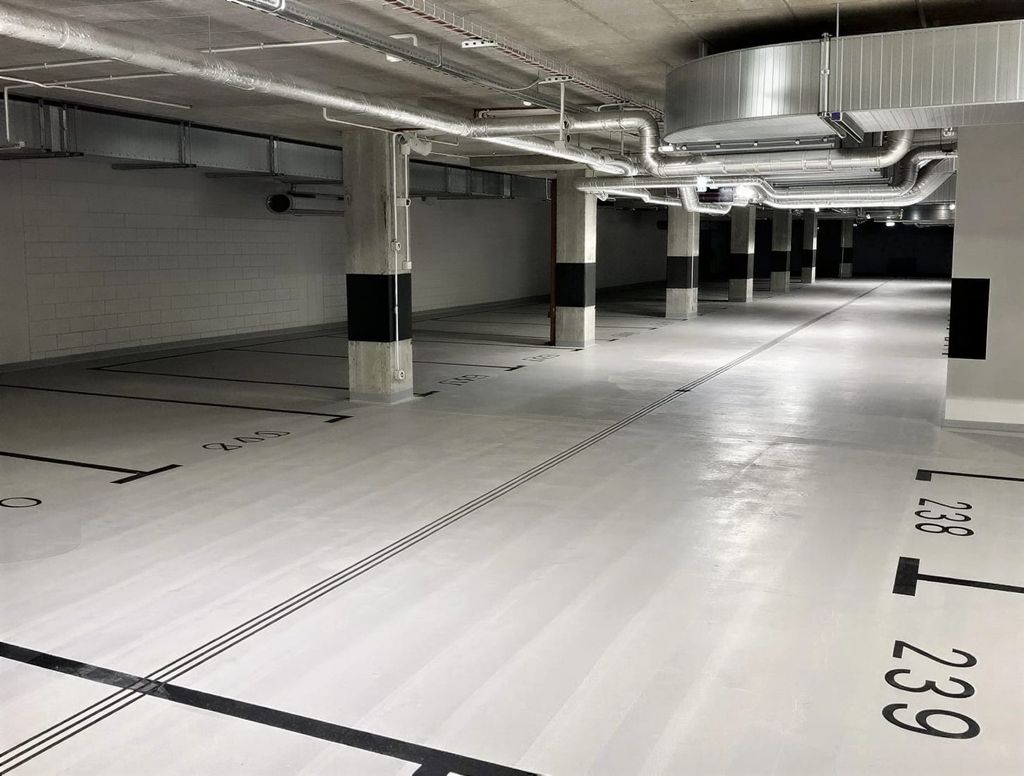 Supreme Parking Garage - zadaszony parking lotnisko Warszawa-Chopina