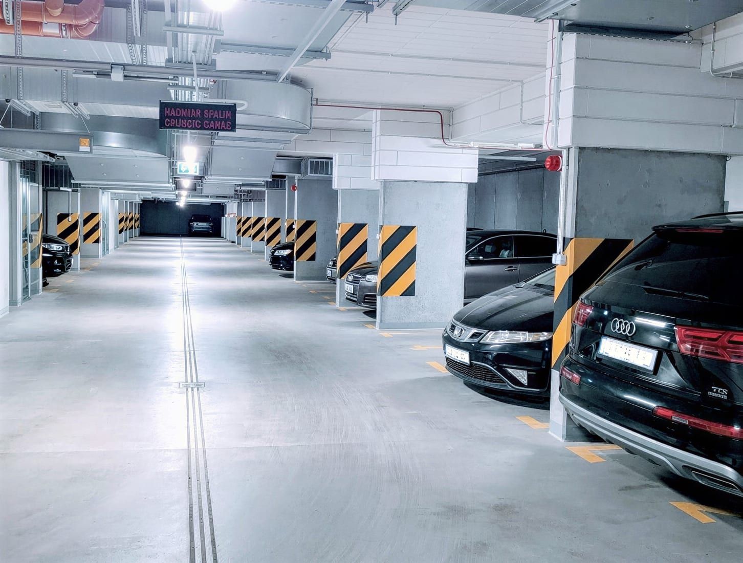 Odlot Garage - parking lotnisko Warszawa Okęcie (WAW) - zdjęcie parkingu