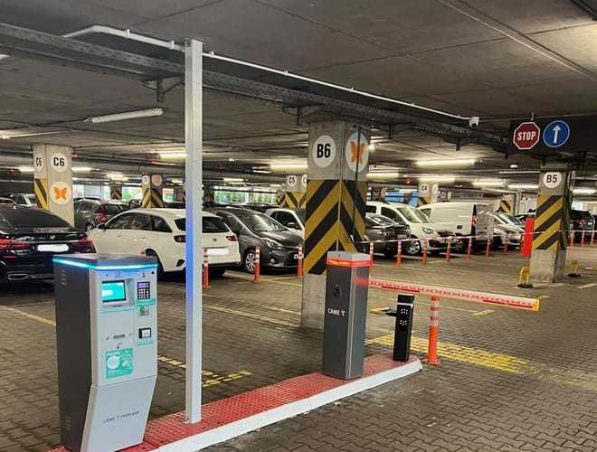 Parking P2 Wielopoziomowy - lotnisko Warszawa Okęcie (WAW) - zdjęcie parkingu