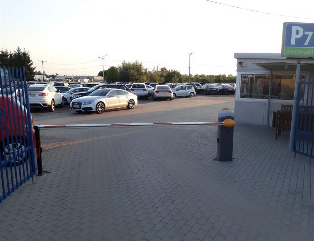 Parking P7 - parking lotnisko Warszawa Okęcie (WAW) - zdjęcie 7