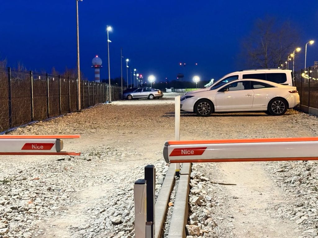 Elite Parking - szlaban wjazdowy - lotnisko Warszawa Okęcie (WAW)