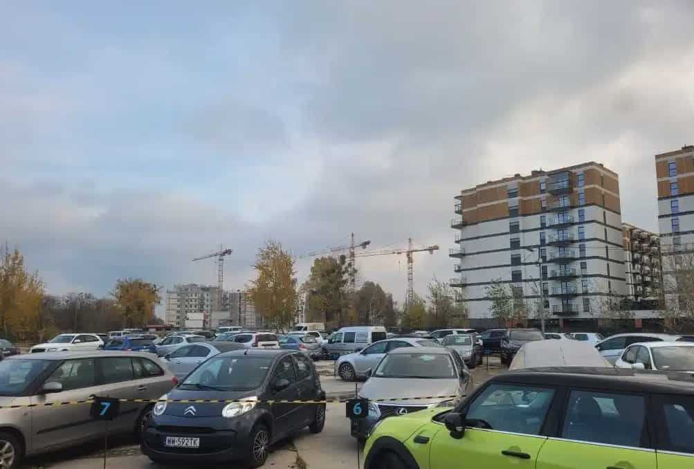 Zdjecie parkingu instalatorow na lotnisku Chopina w Warszawie