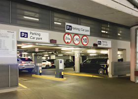 Zdjęcie parkingu Oficjalny Parking Lotniska P2 przy lotnisku