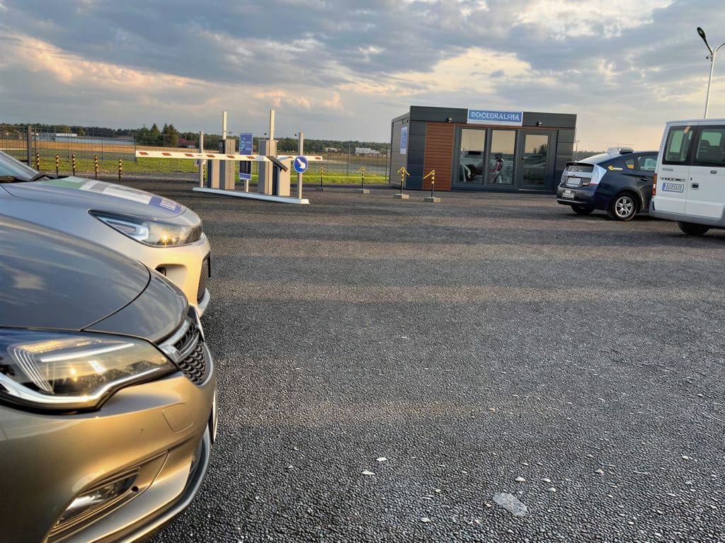 zdjecie parkingu parking-okecie-poludnie na lotnisku Chopina w Warszawie