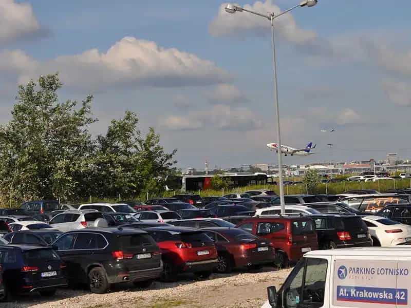 Zdjecie parkingu P42 Okęcie na lotnisku Chopina w Warszawie
