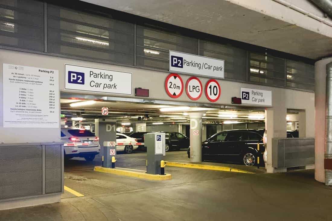 Oficjalny Parking Lotniska P2 - zdjęcie parkingu