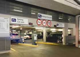 Zdjęcie parkingu Oficjalny Parking Lotniska P2 przy lotnisku