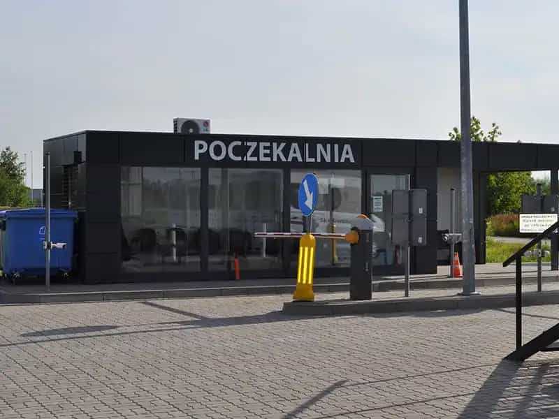 Zdjecie parkingu P42 Okęcie na lotnisku Chopina w Warszawie