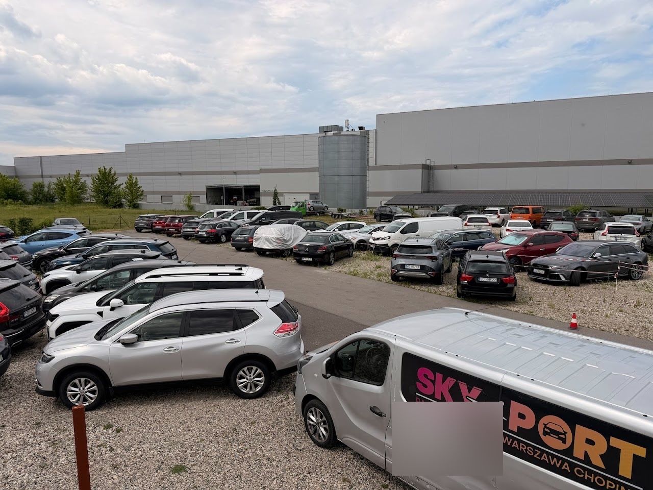 SkyPort - parking lotnisko Warszawa Okęcie (WAW) - zdjęcie parkingu