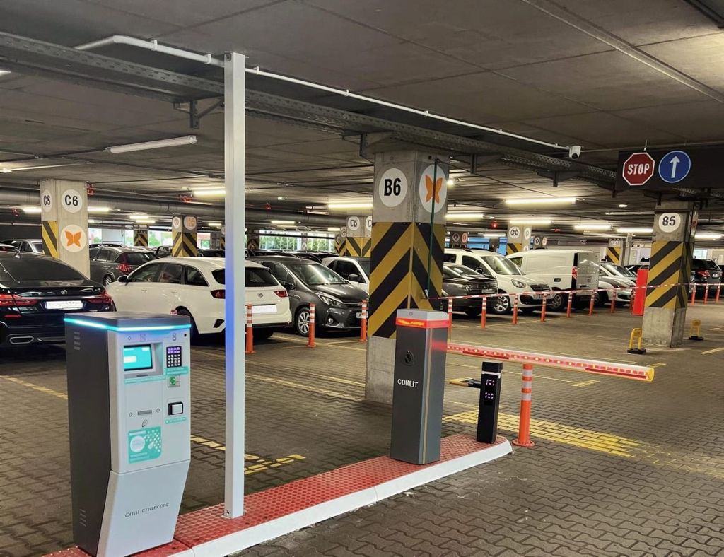Parking P2 Wielopoziomowy - lotnisko Warszawa Okęcie (WAW) - zdjęcie 3