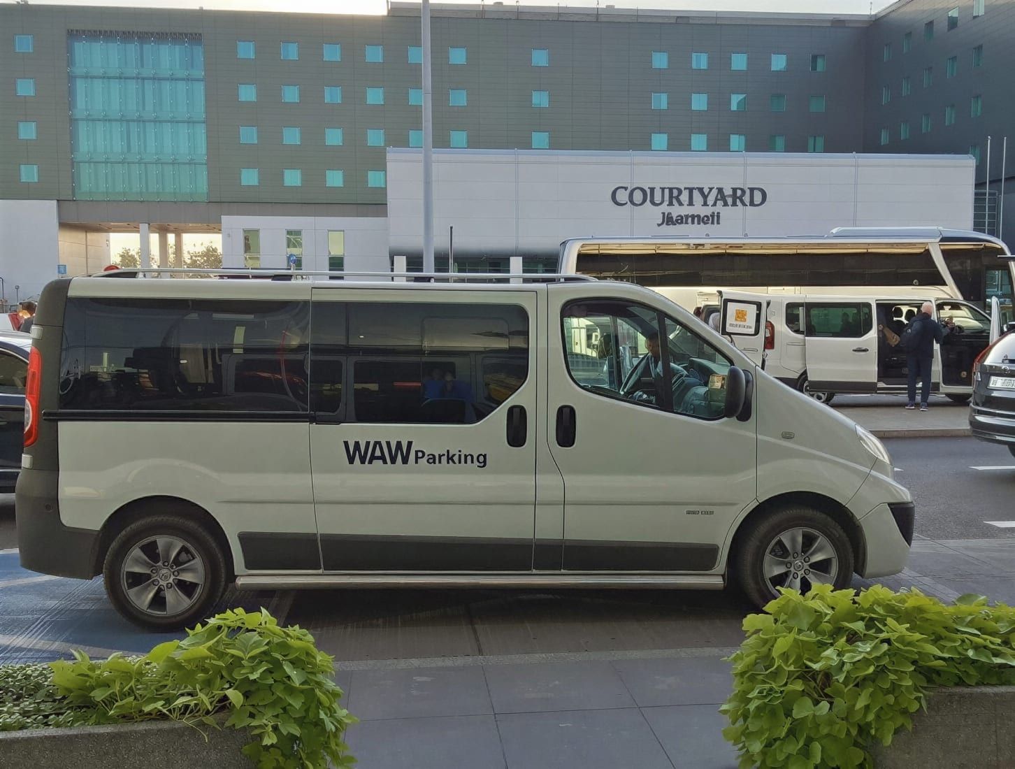 WAW Parking - parking lotnisko Warszawa Okęcie (WAW) - zdjęcie parkingu