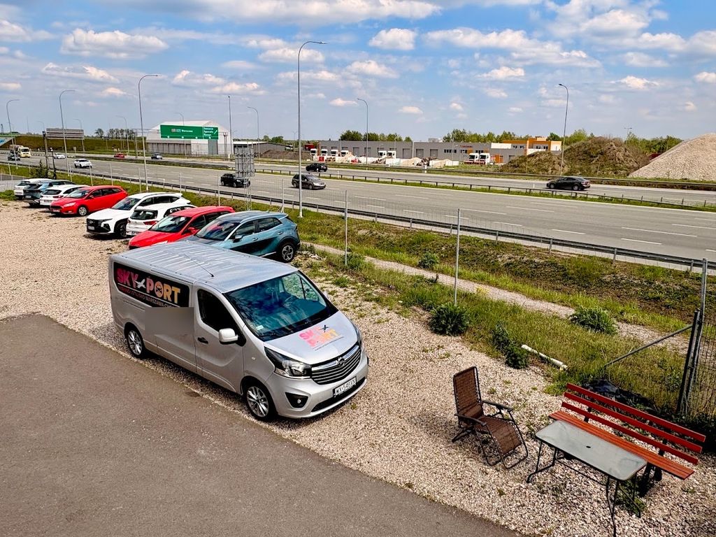 SkyPort - bus transferowy przy trasie S7 - lotnisko Warszawa Okęcie (WAW)