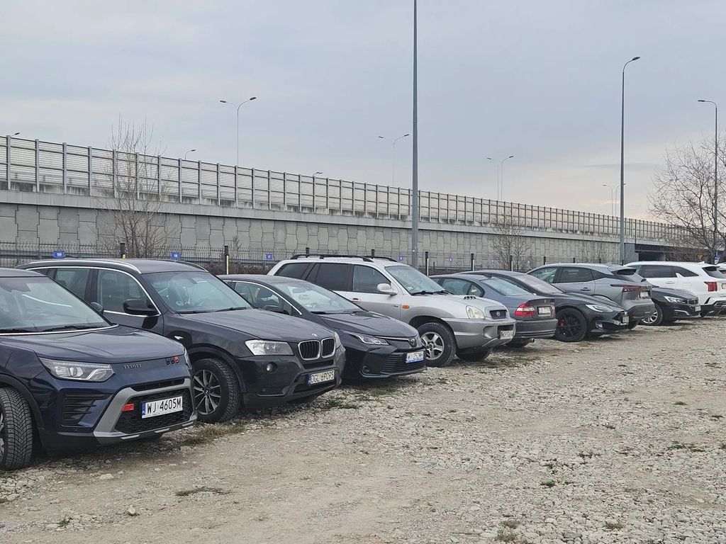 Elite Parking - parking przy lotnisku Warszawa WAW