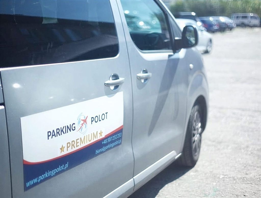 Polot Premium - parking lotnisko Warszawa-Chopina z transferem